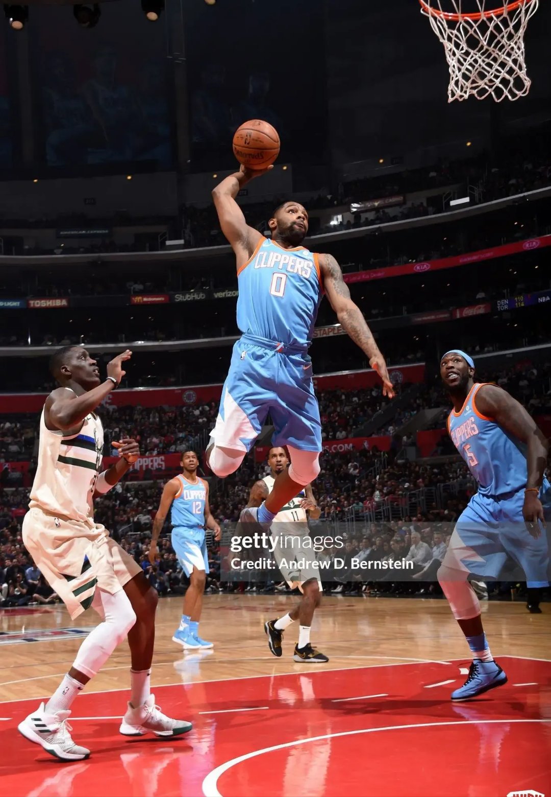 里程碑夜！芝加哥公牛远射贴柱；CBA常规赛加时末段刷纪录；球迷炸锅；阵容厚度经受考验的简单介绍