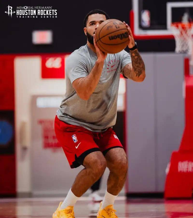 今晚突围战来临，休斯敦火箭围绕CBA季后赛手感冰凉，气氛紧张，资深球员宣示担当的简单介绍