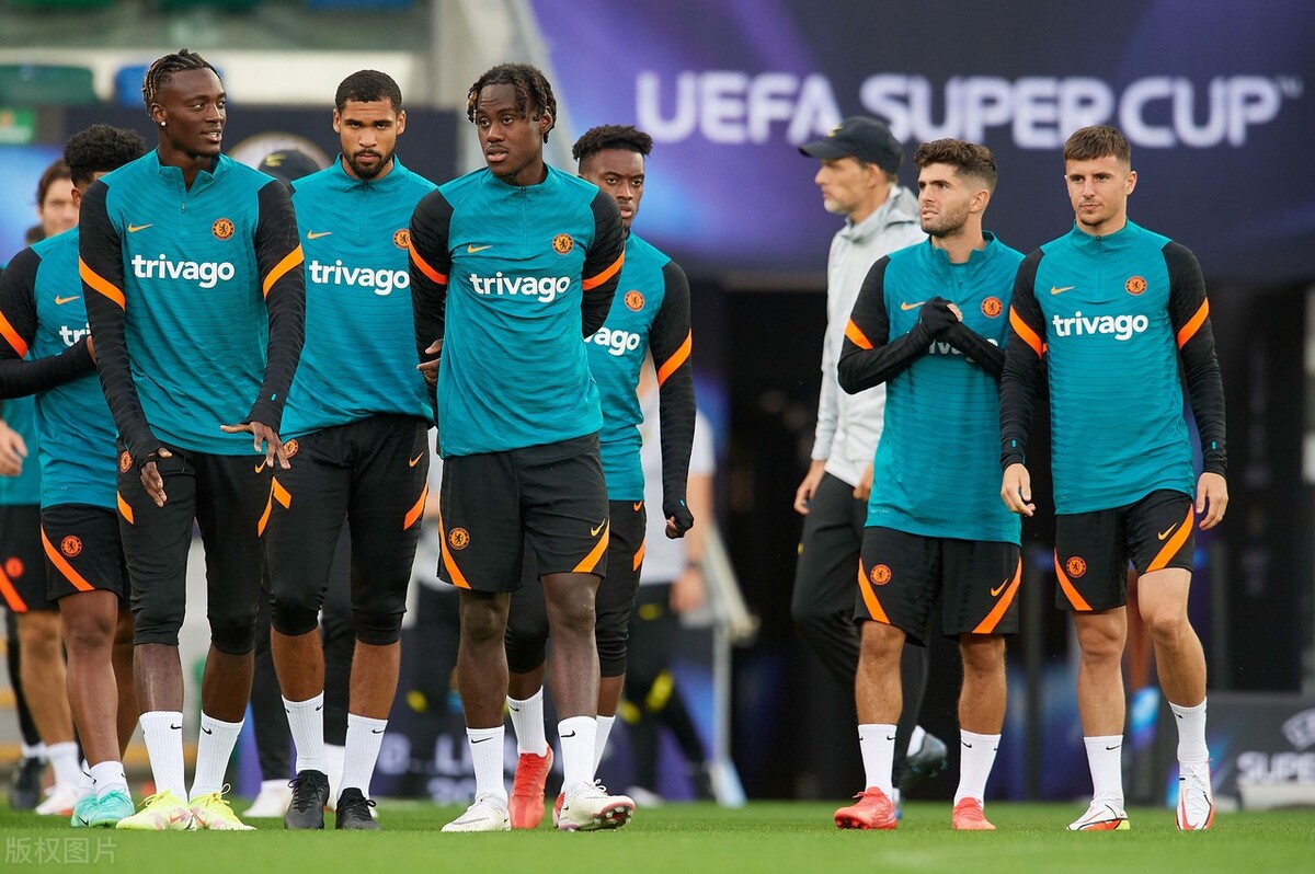 比利亚雷亚尔赛后调整名单，志在欧超杯名次提升，引发热议，临场指挥获称赞 