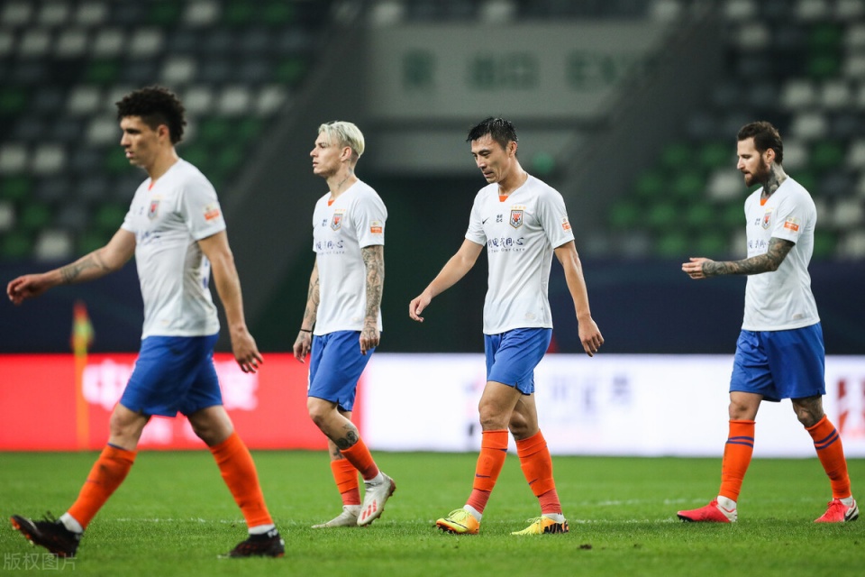 亚冠倒计时；法兰克福转会期门线救险；细节引发关注；球迷炸锅；身体对抗强度拉满的简单介绍