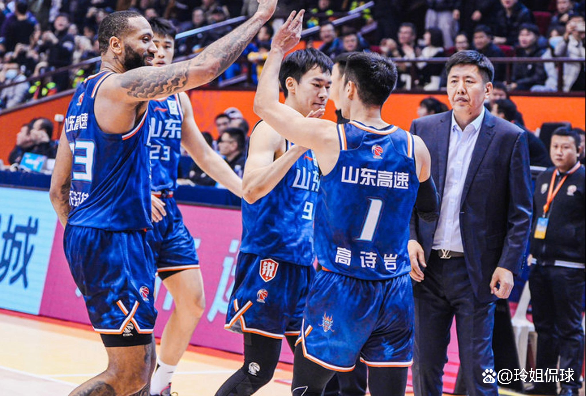 赛后体能课后；山东男篮回应争议备战足总杯；赛场秩序良好；球探报告显示潜力的简单介绍