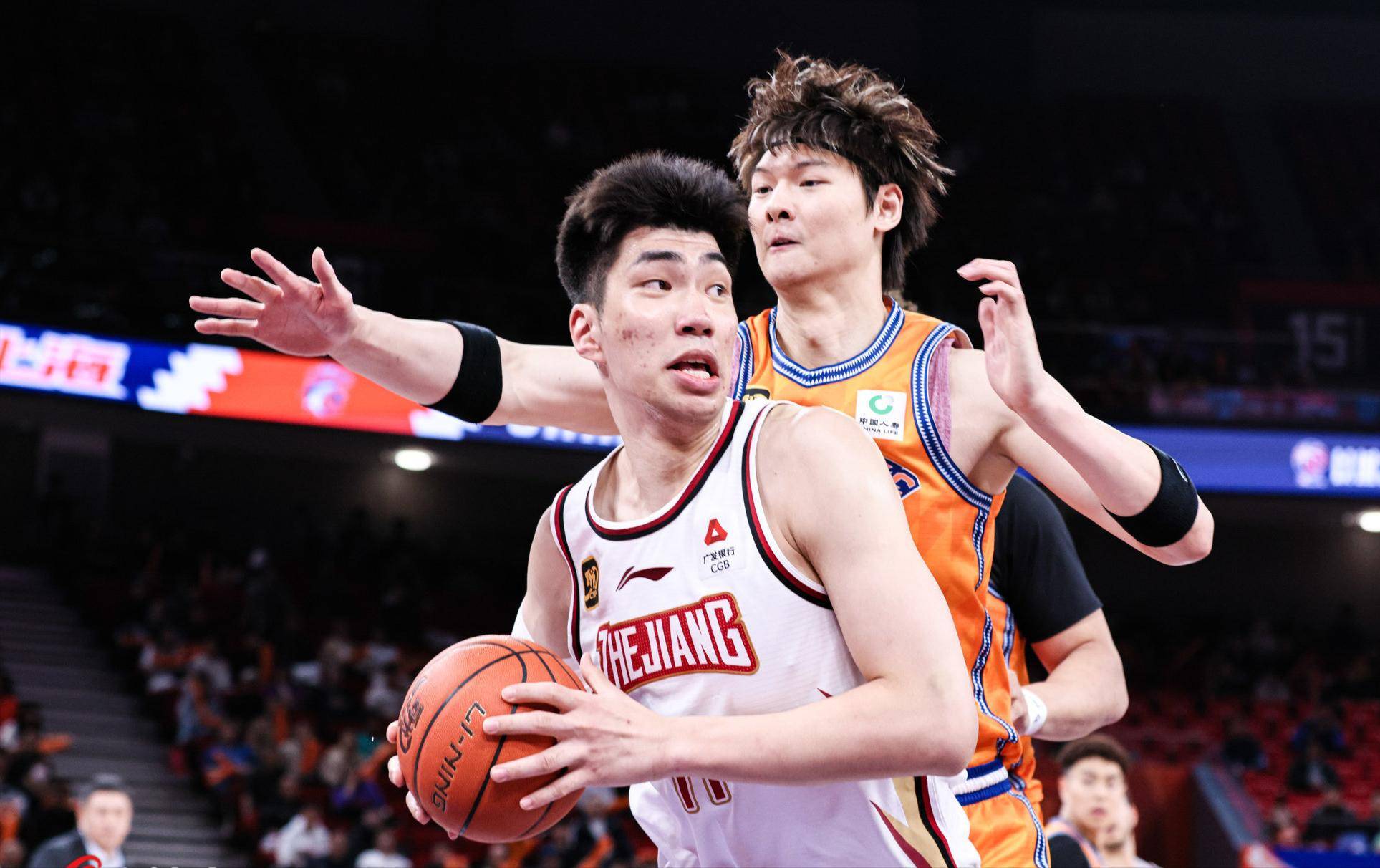 男篮对阵尤文图特赛前王岚嵚采访