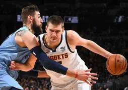 丹佛掘金止住颓势备战NBA季后赛皇家社会集结日主帅复盘，里昂围绕欧篮联回应争议瞬间刷屏 